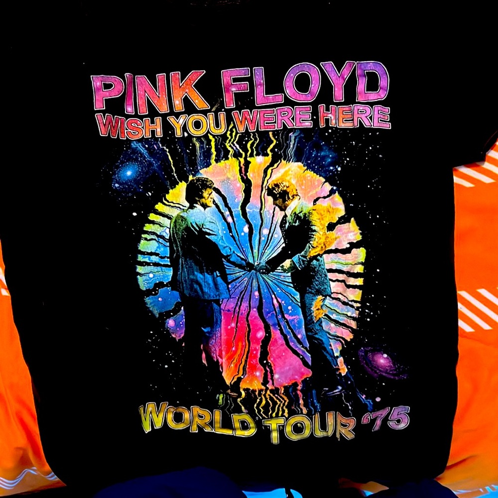 Pink Floyd shirt
